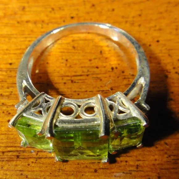 Peridot Ring - Picture 6 of 10